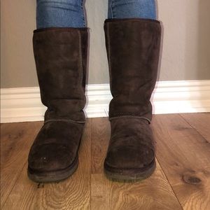 Brown UGGs size 9